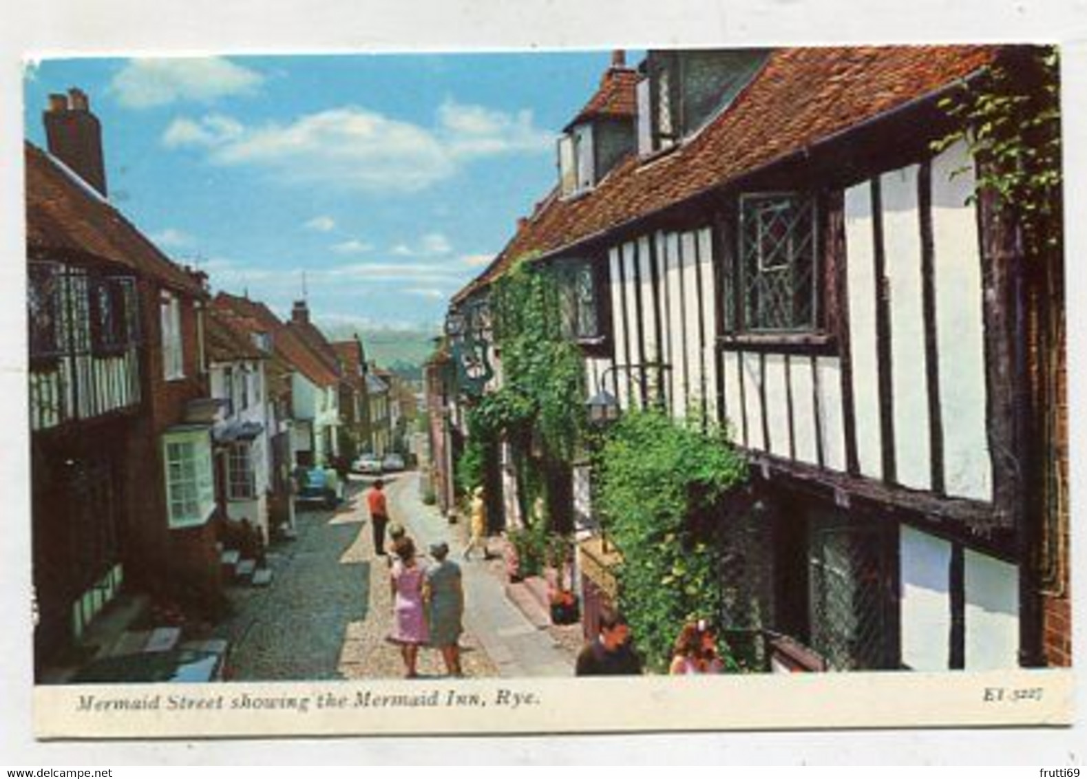 AK 063429 ENGLAND - Rye - Mermaid Street Showing The Mermaid Inn - Rye