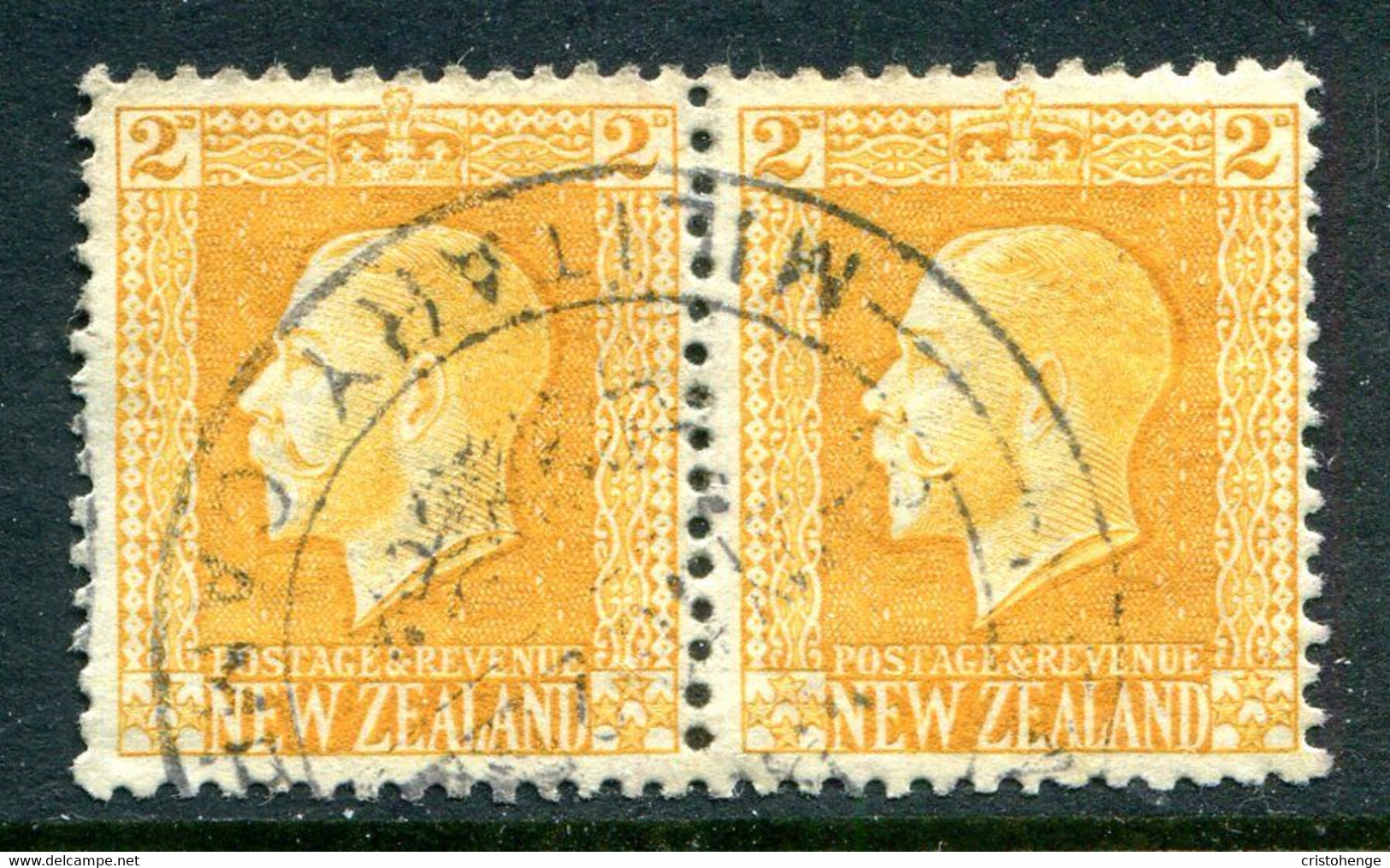 New Zealand 1915-30 KGV - Recess - P.14 X 14½ - 2d Yellow Pair Used (SG 418a) - Military Camp - Gebraucht