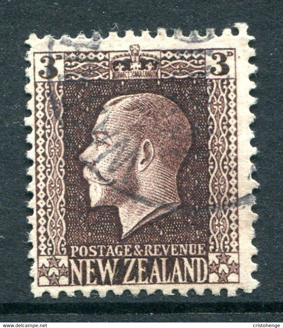 New Zealand 1915-30 KGV - Recess - P.14 X 13½ - 3d Chocolate Used (SG 420) - Usati