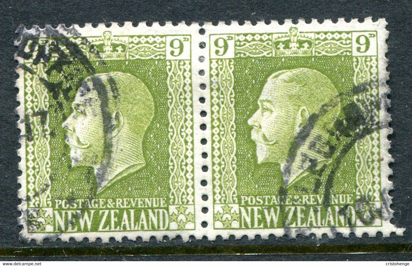 New Zealand 1915-30 KGV - Recess - P.14 X 13½ - 9d Sage-green Pair Used (SG 429) - Used Stamps