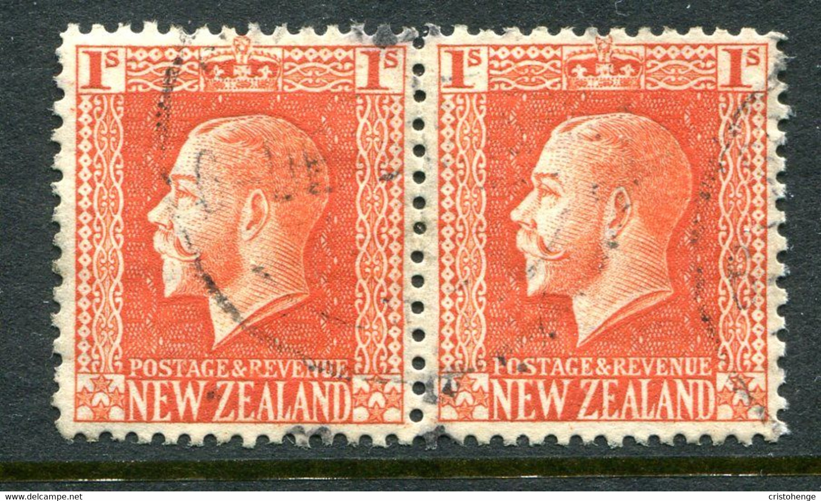 New Zealand 1915-30 KGV - Recess - P.14 X 13½ - 1/- Vermilion Pair Used (SG 430) - Used Stamps