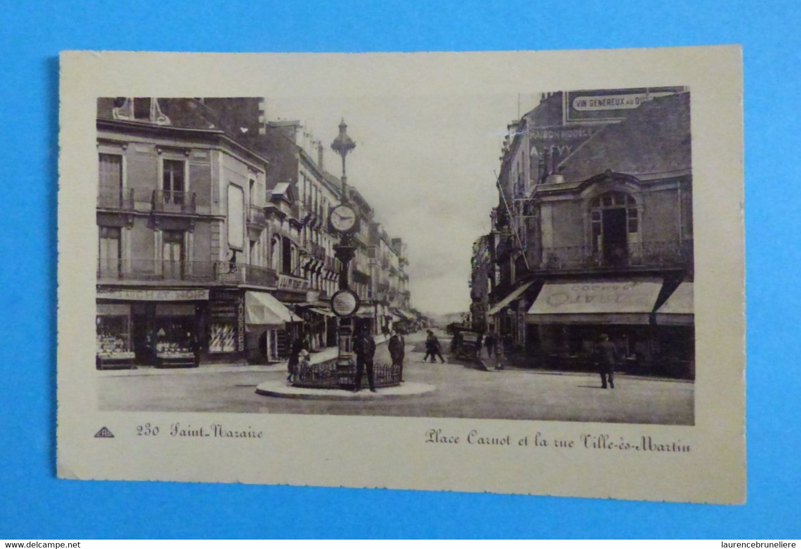 44 -  SAINT-NAZAIRE  PLACE CARNOT ET LA RUE VILLE-ès-MARTIN - Saint Nazaire