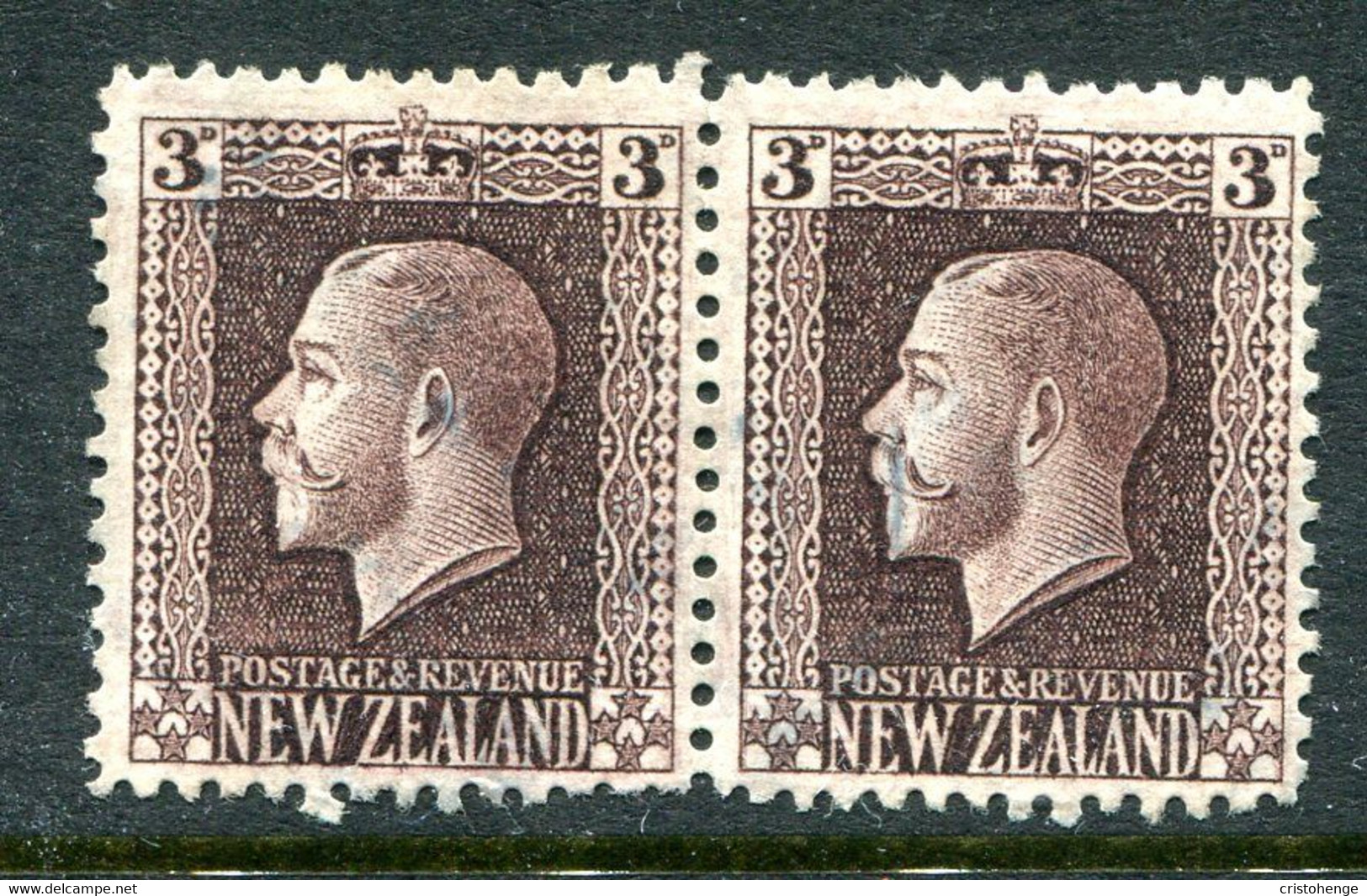 New Zealand 1915-30 KGV - Recess - P.14 - Sideways Wmk. - 3d Chocolate Pair Used (SG 433) - Gebraucht