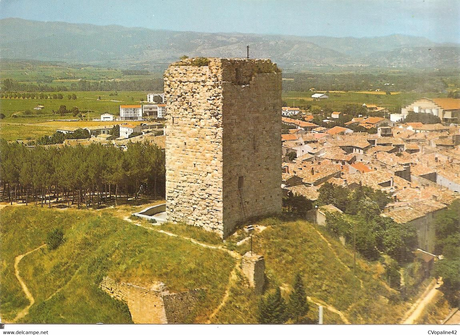 GIGNAC (34) Vue Aérienne , La Tour . Dans Le Fond , Les Cevennes Et L'entrée Des Gorges De L'Hérault  CPSM GF - Gignac