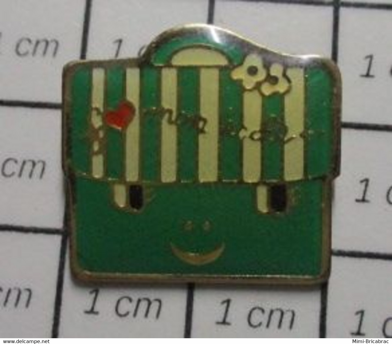 1316c Pin's Pins / Beau Et Rare / THEME : ADMINISTRATIONS / J'AIME MON ECOLE CARTABLE - Administrations