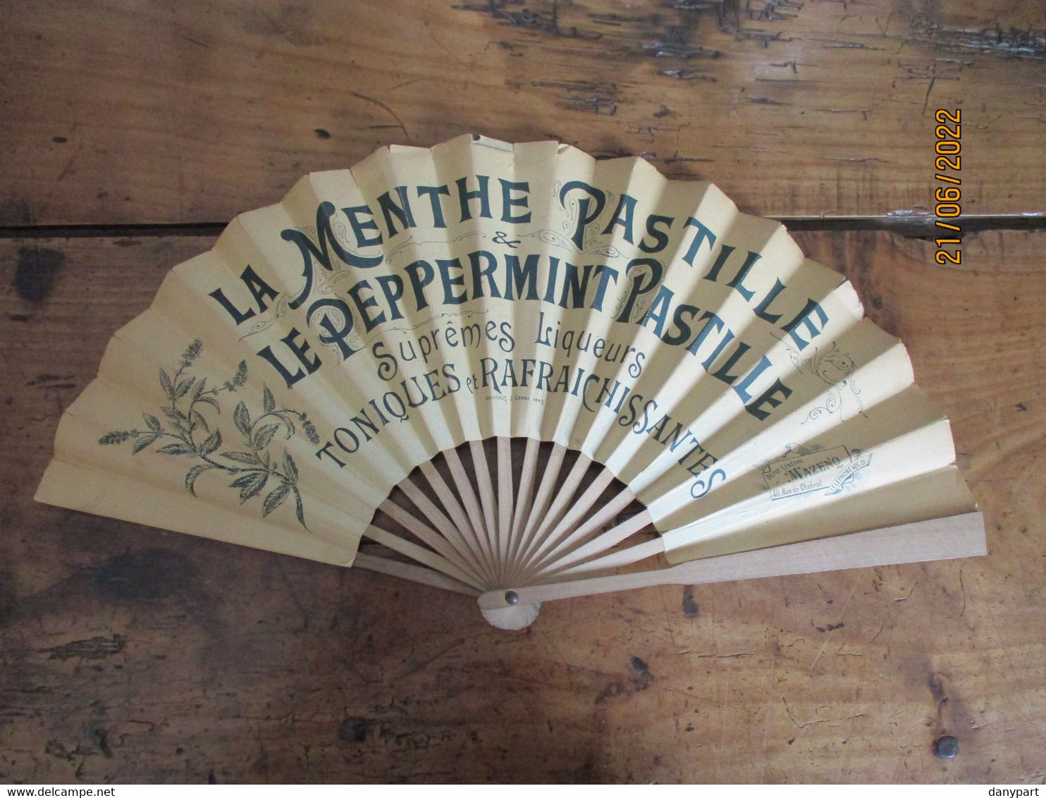 EVENTAIL PUBLICITAIRE Canné Paris 1904 MENTHE PASTILLE GIFFARD CARICATURE AU TRIBUNAL DE LA HAYE Ogé - L. Prevel