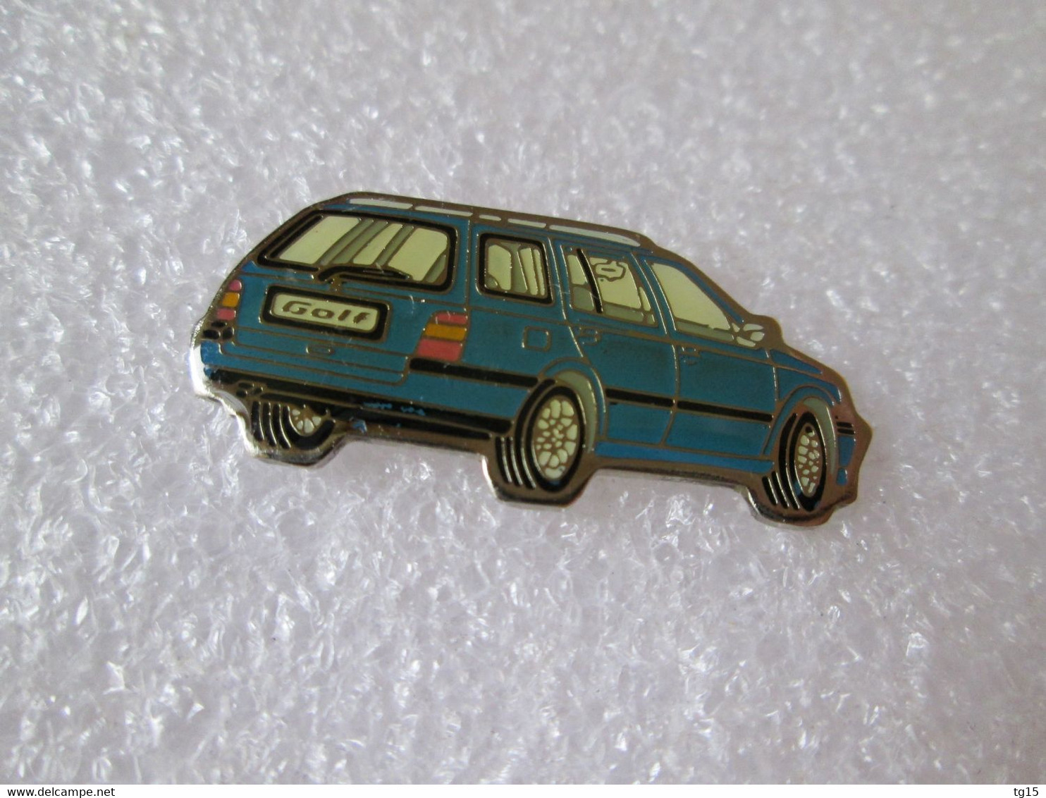 PIN'S    VOLKSWAGEN   GOLF  BREAK - Volkswagen