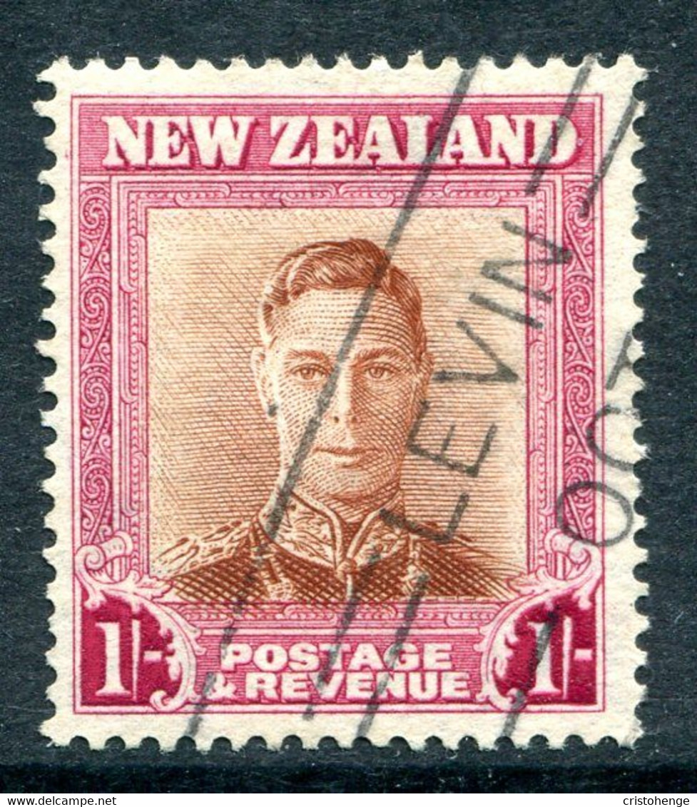 New Zealand 1947-52 King George VI Definitives - 1/- Brown & Carmine - Plate 1 - Wmk. Upright Used (SG 686b) - Gebruikt