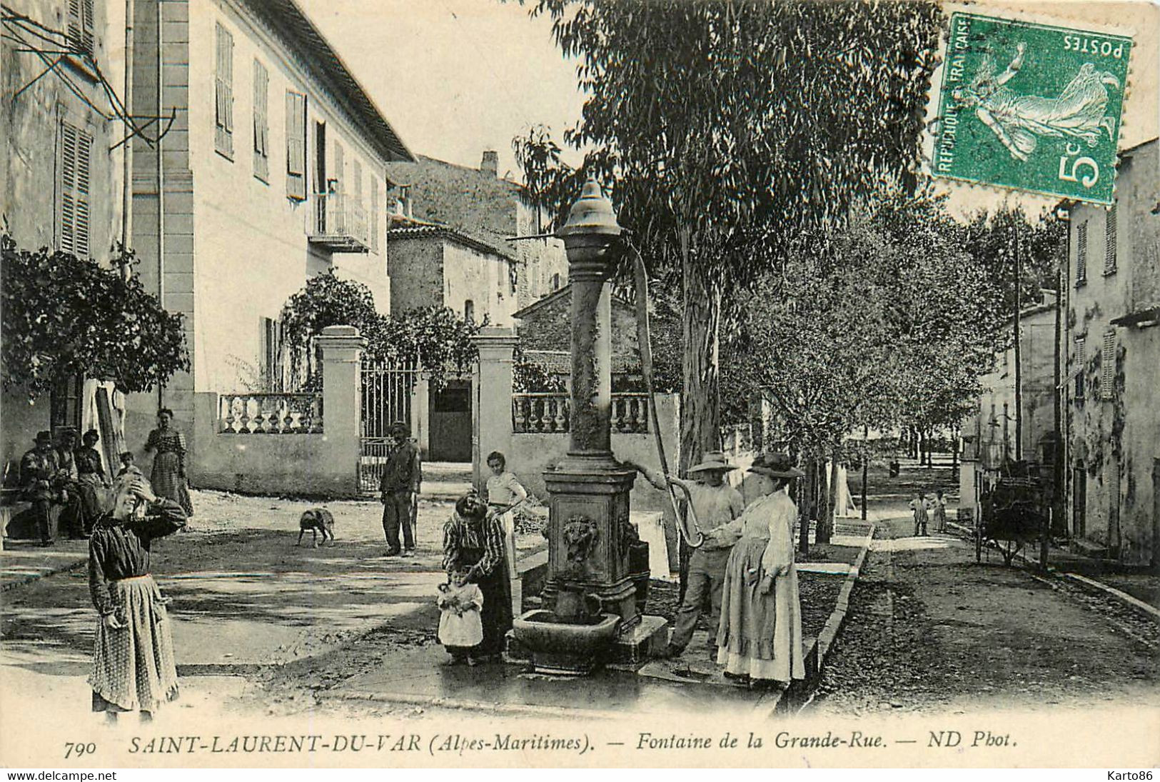 St Laurent Du Var * La Fontaine De La Grande Rue * Villageois - Saint-Laurent-du-Var