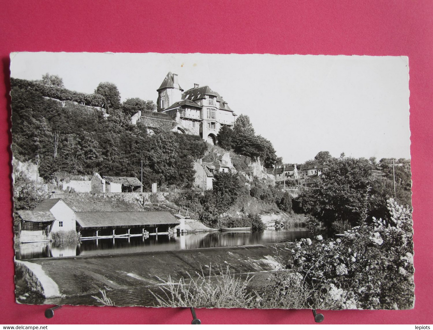 53 - Ambrières - La Château Et Le Barrage - 1957 - R/verso - Ambrieres Les Vallees