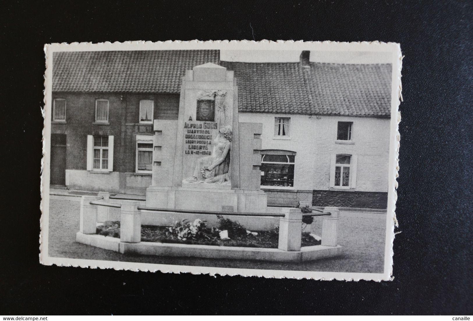 S-L 215 /  Hainaut  Beloeil -  Basècles, Monument A. Gors / - Beloeil