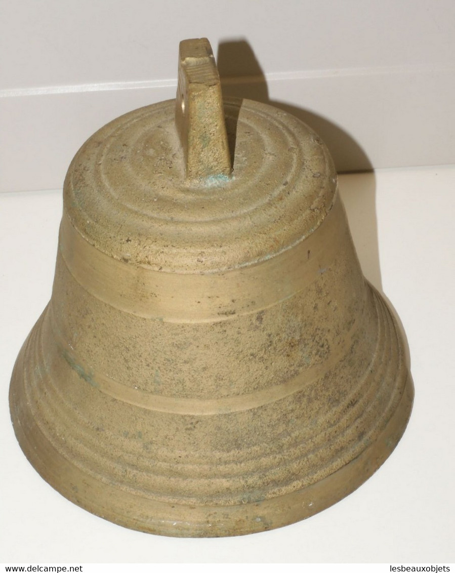 *BELLE ANCIENNE GRANDE CLOCHE BRONZE BELL PORTE D'ENTREE SONNETTE DECO CHALET    E - Klokken