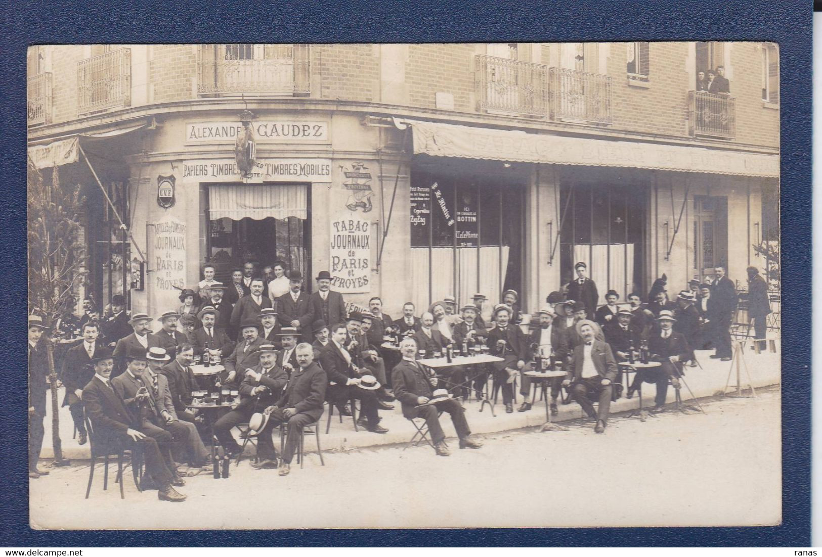 CPA [10] Aube > Troyes Café VOLTAIRE Carte Photo Rue Voltaire - Troyes