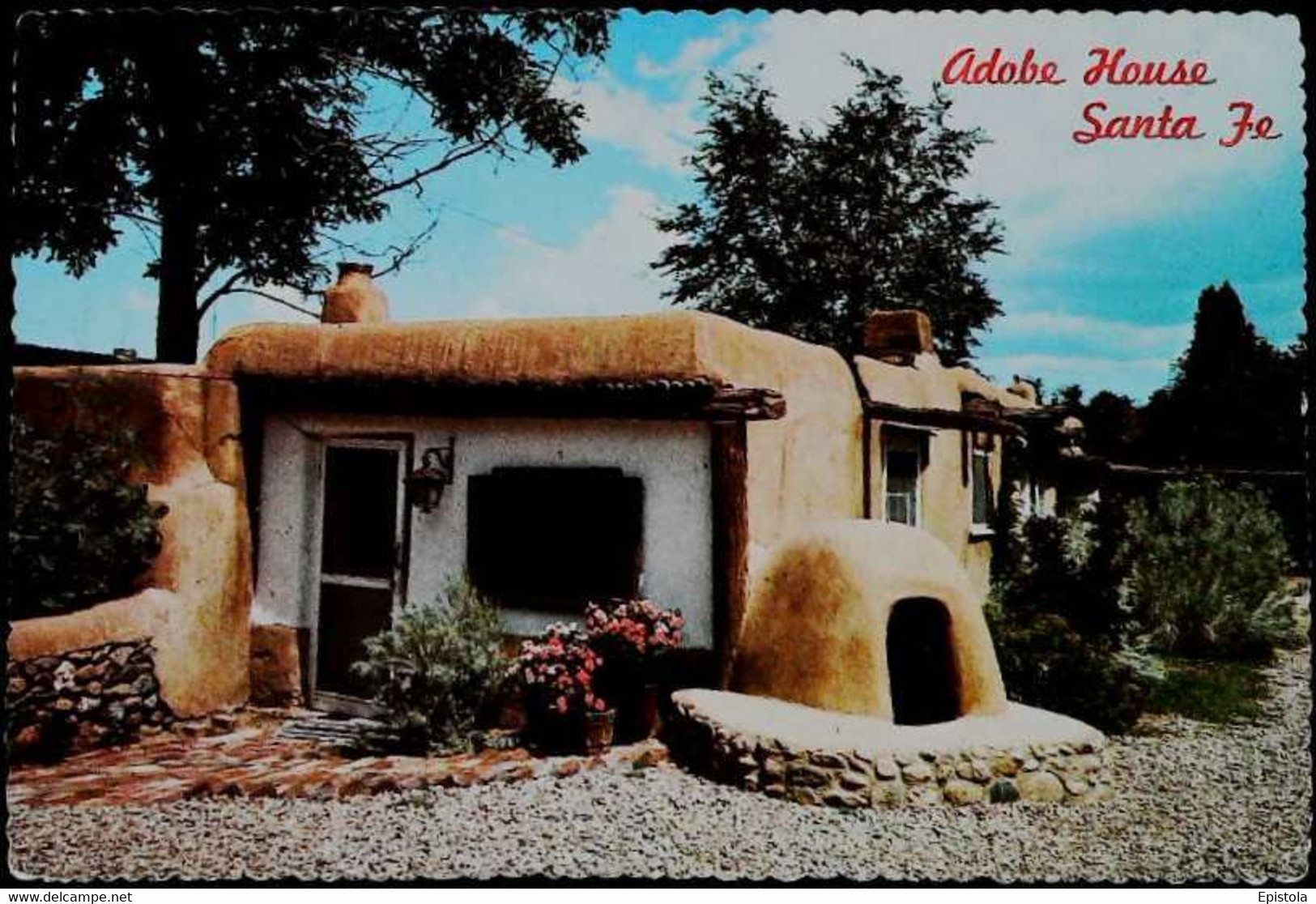 ► USA - AK 19 New Mexico - Santa Fe - Adobe House (Peter Fransisco Stamp Backside) - Santa Fe