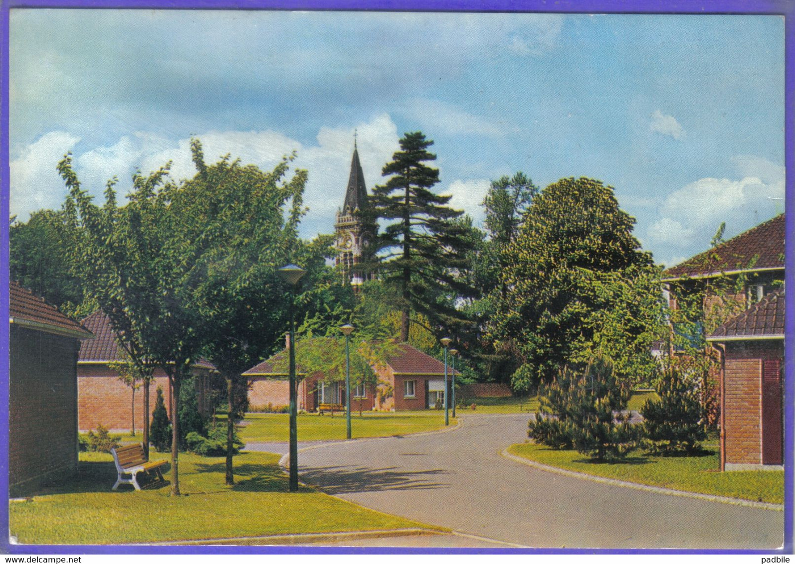 Carte Postale 59. Lambersart  Le Béguinage Et L'église    Très Beau Plan - Lambersart