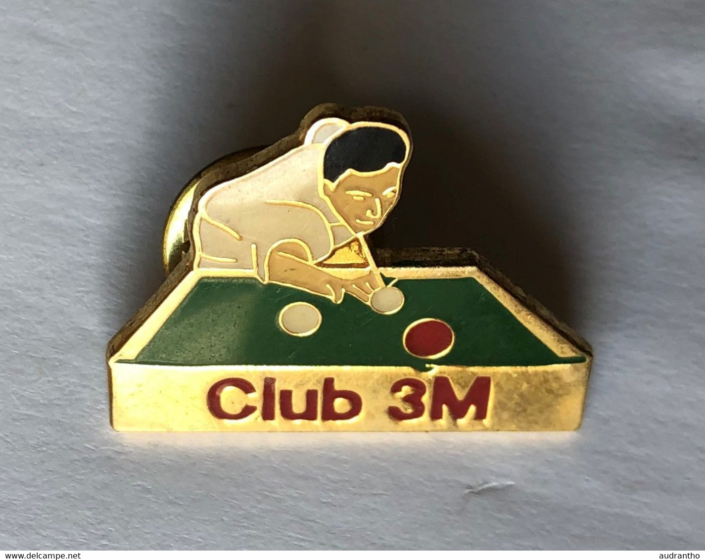 Pin's BILLARD Club 3M Table Avec Joueur - Billard