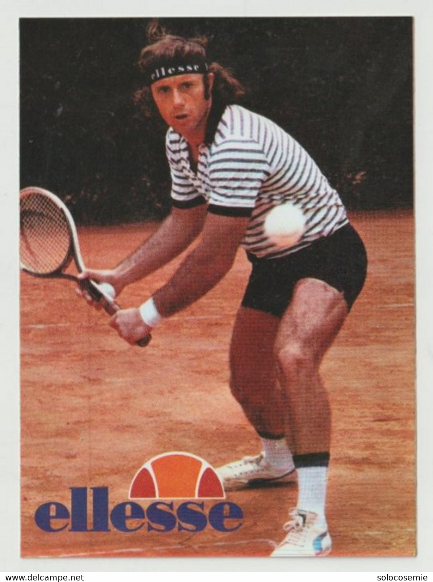 Guillermo Vilas (Tennis) - Cartocino Adesivo, Formato 13x9,3  " Publ. Ellesse " - Originale, Perfetto - (4) - Trading-Karten