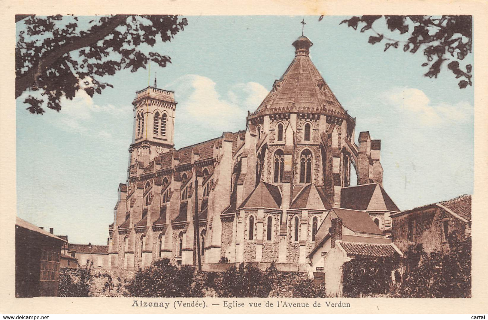 85 - AIZENAY - Eglise Vue De L'Avenue De Verdun - Aizenay