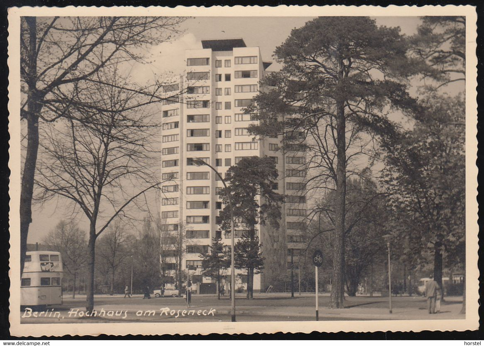 D-14199 Berlin - Grunewald - Hochhaus Roseneck - Car - BVG Bus - Grunewald