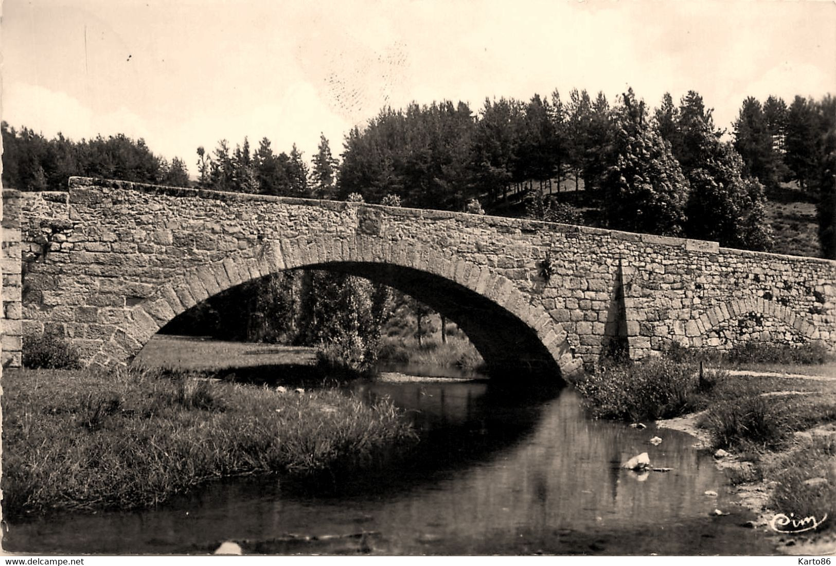 St Alban * Un Coin Du Village Et Le Pont Du Moulin De Baffie - Saint Alban Sur Limagnole