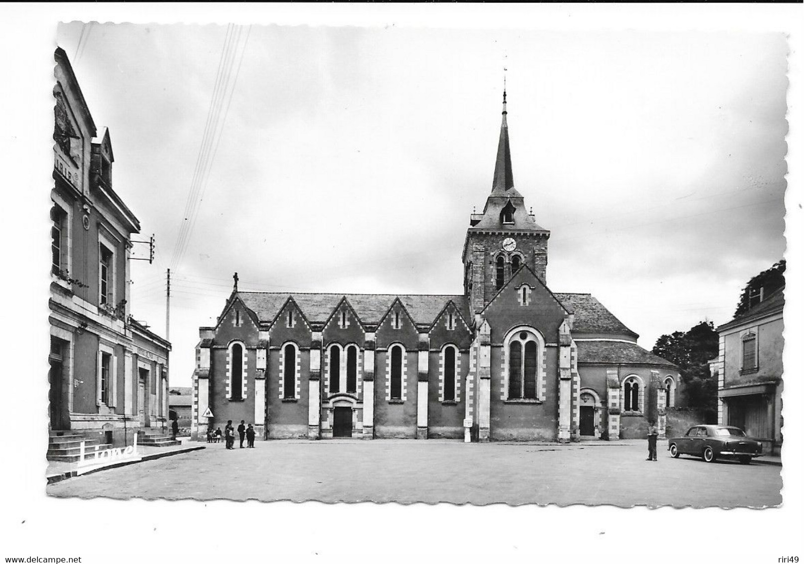 Cpsm-THOUARCE-Place De L'eglise Et La Mairie, Belle Carte, Dos Vierge - Thouarce