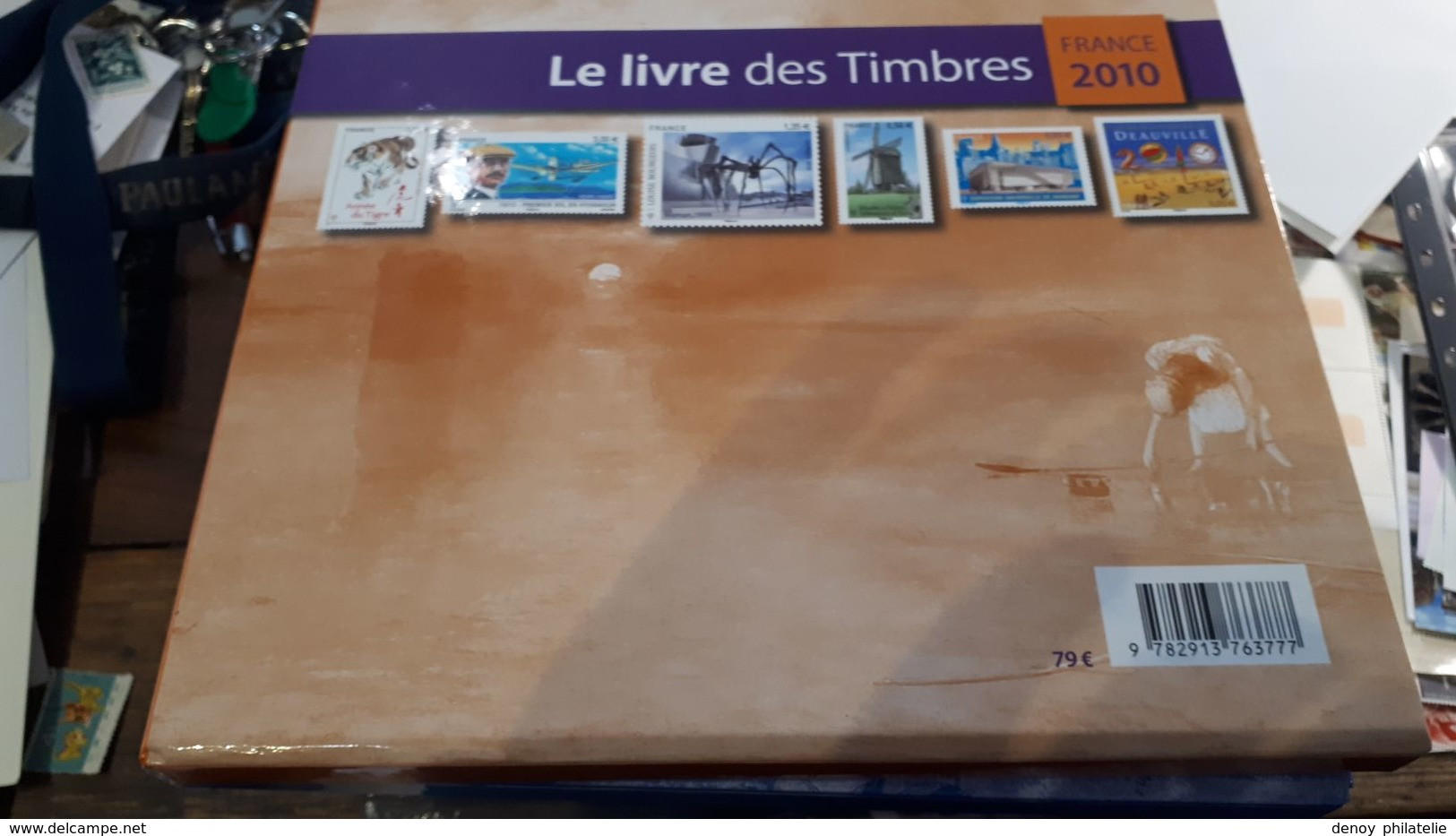 France Livre Des Timbres De L'année 2010 Complet Neuf Un Petit Choc Sur Le Carton - 2010-2019