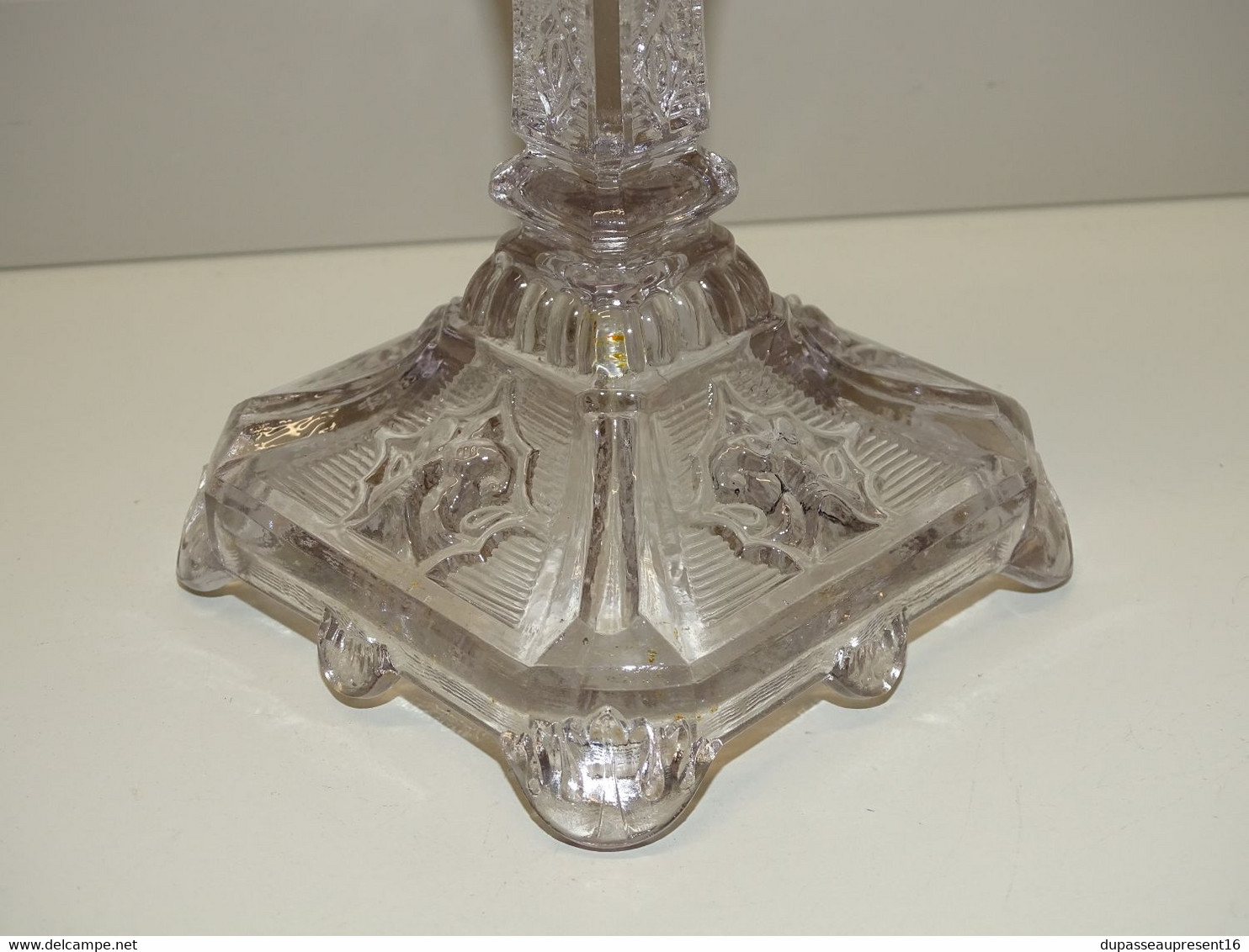 *JOLI ANCIEN BOUGEOIR CRISTAL PORTIEUX FLEURS De LYS Binet Forme Tour CHATEAU  E - Chandeliers, Candélabres & Bougeoirs