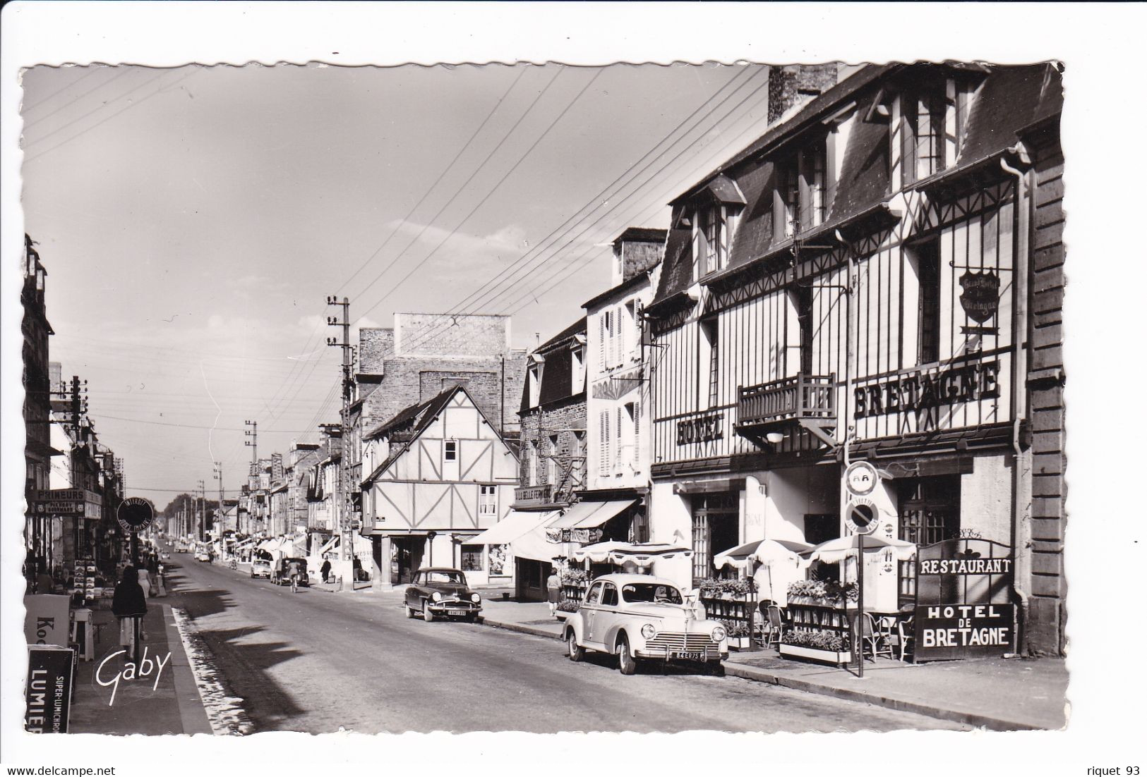 Pontorson - Hôtel De Bretagne Et Rue Couesnon ( Peugeot 203 - P60) - Pontorson