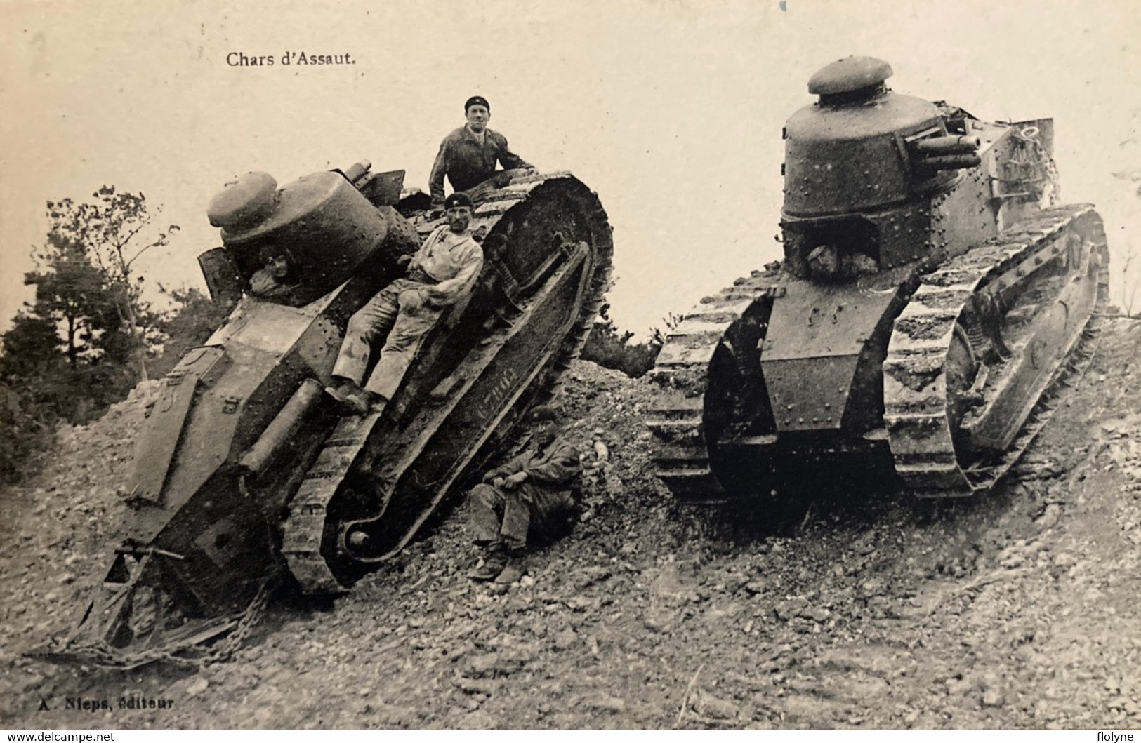 Militaria - Chats D’assaut - Véhicule Tank Blindé En Manœuvre - Ww1 War - Material