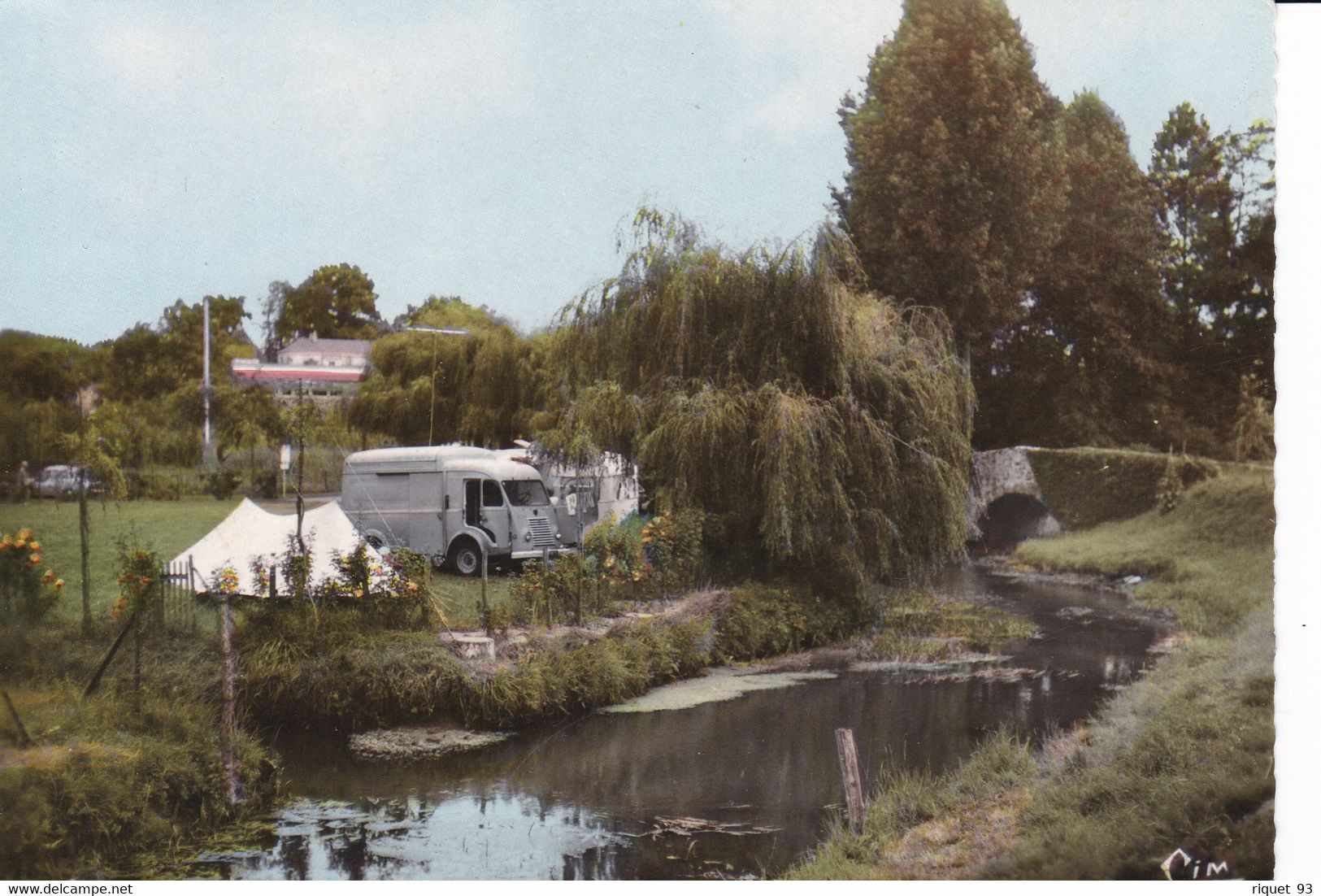 BAUGE - Le Terrain De Camping Sur Les Bords Du Couasnon ( Camionette Année 50/60) - Autres & Non Classés