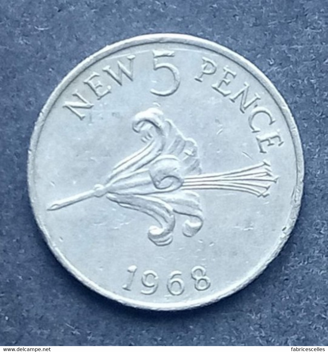Grande Bretagne - 5 New Pence 1968 Elisabeth II (guernesey) - 5 Pence & 5 New Pence