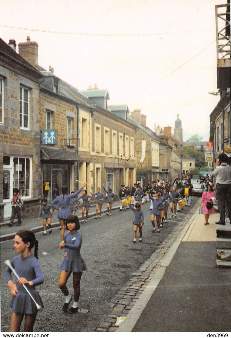 PUTANGES - Majorettes Et Fanfare, 1988 - Photo Jean Clérembaux, Collection Fromentin - Putanges