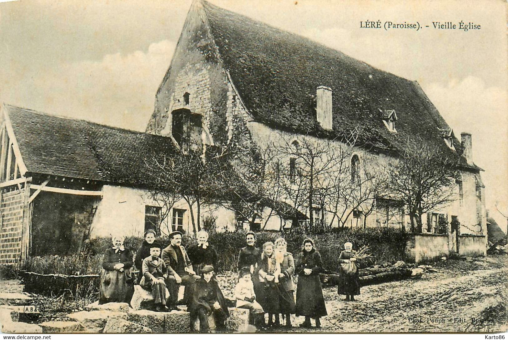 Léré * Route Et La Vieille église * Villageois - Lere