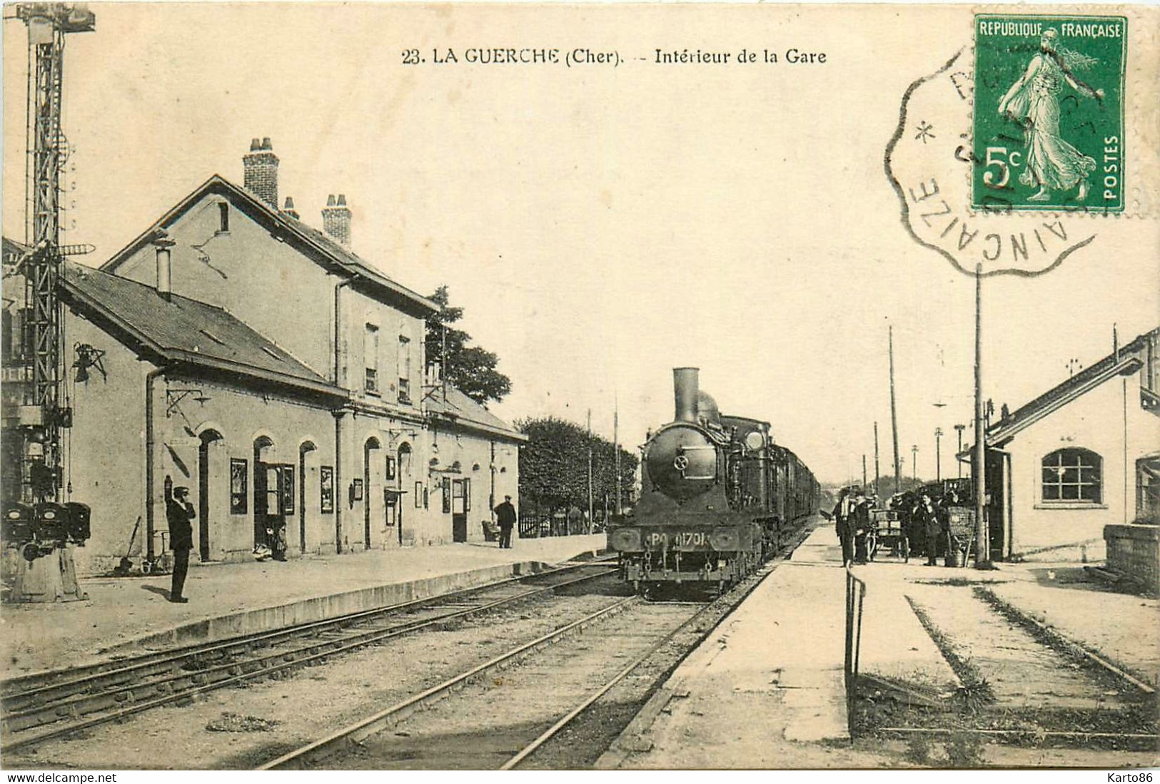 La Guerche * Intérieur De La Gare Du Village * Le Train * Ligne Chemin De Fer - La Guerche Sur L'Aubois