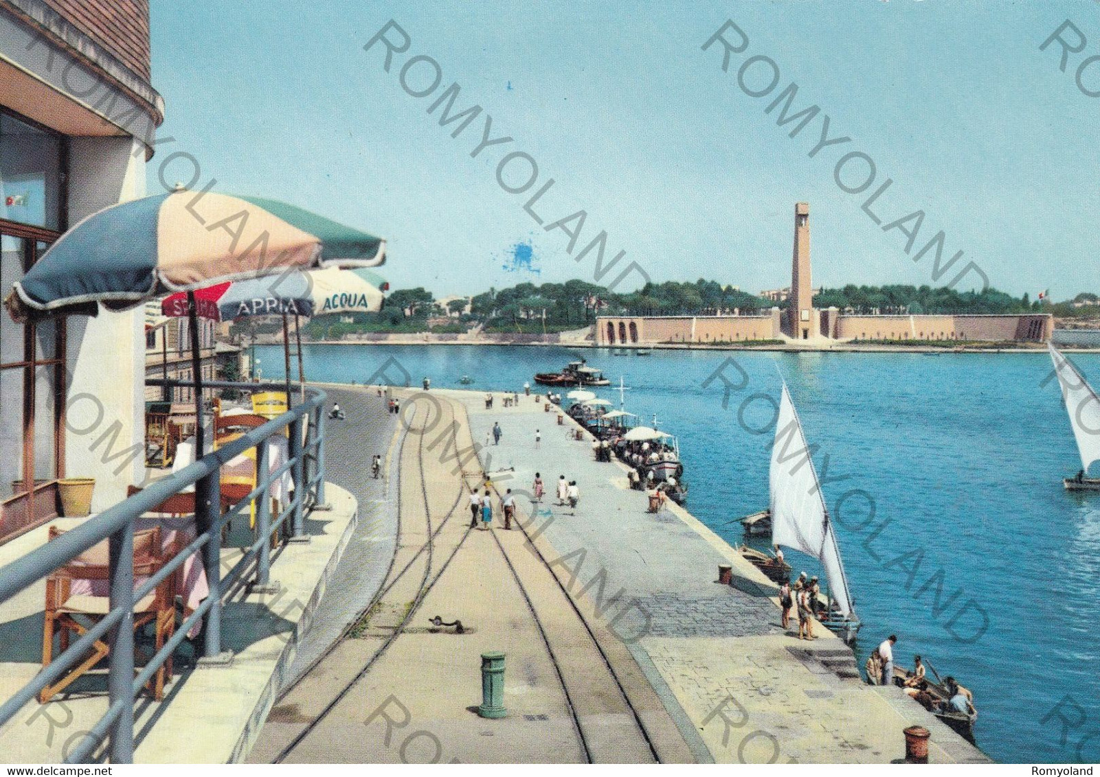 CARTOLINA  BRINDISI,PUGLIA,MONUMENTO ALMARINAIO D"ITALIA,MARE,SOLE,VACANZA,ESTATE,SPIAGGIA,BOLLO STACCATO,VIAGGIATA 1958 - Brindisi