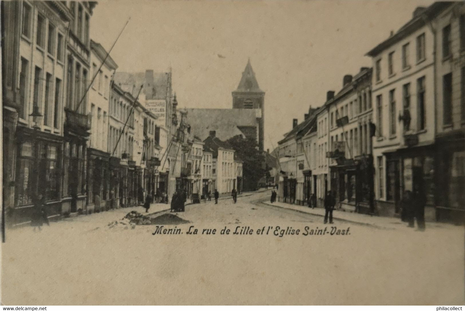 Menen - Menin // LA Rue De Lille Et Eglise Saint Vast. Ca 1900 - Menen