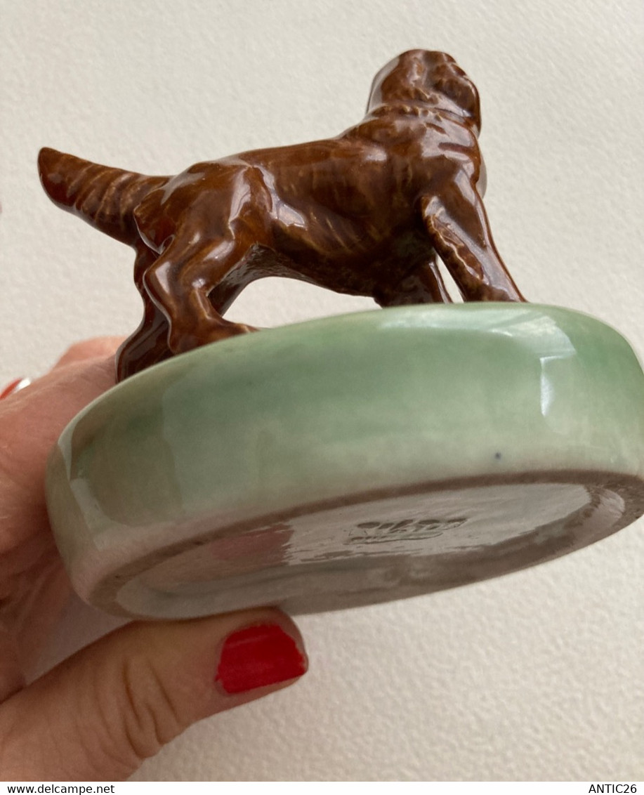 Wade Chien Sur Socle Par Wade Porcelaine Made In England Chien Brun Chiot Cocker?? Wade Angleterre Année Cc 50 Vintage - Dieren