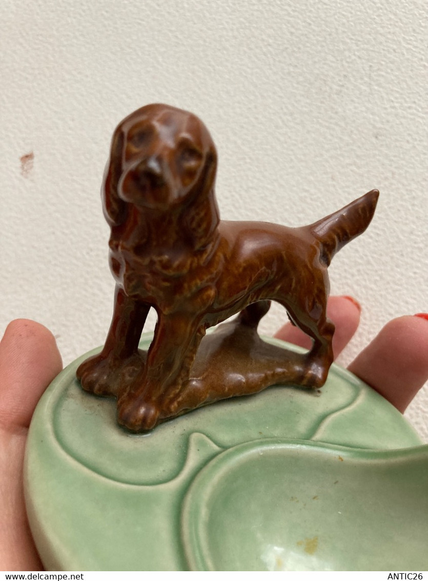 Wade chien sur socle par Wade Porcelaine Made in England chien brun chiot cocker?? Wade Angleterre année cc 50 vintage