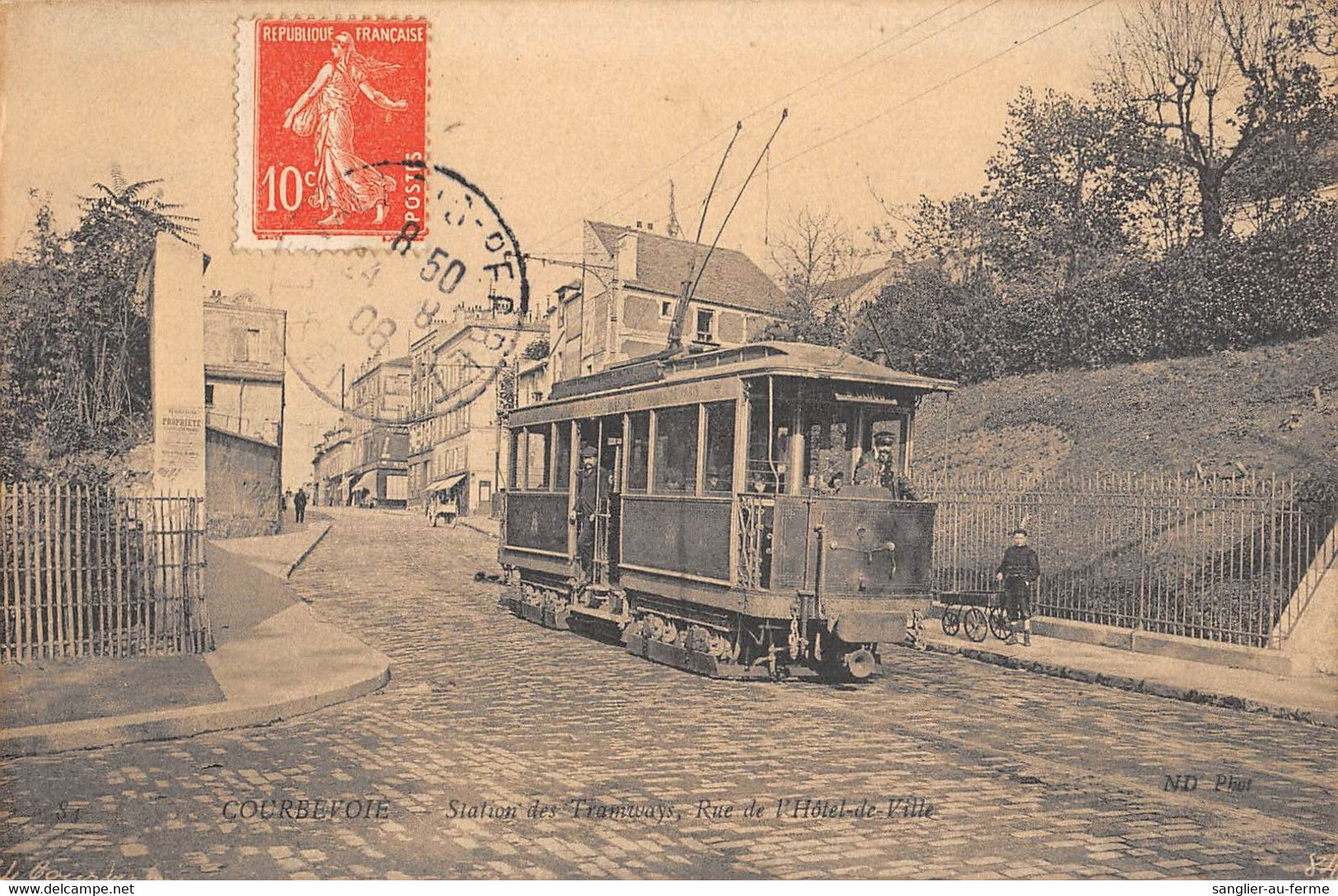 CPA 92 COURBEVOIE STATION DES TRAMWAYS RUE DE L'HOTEL DE VILLE (TRAMWAY - Altri & Non Classificati