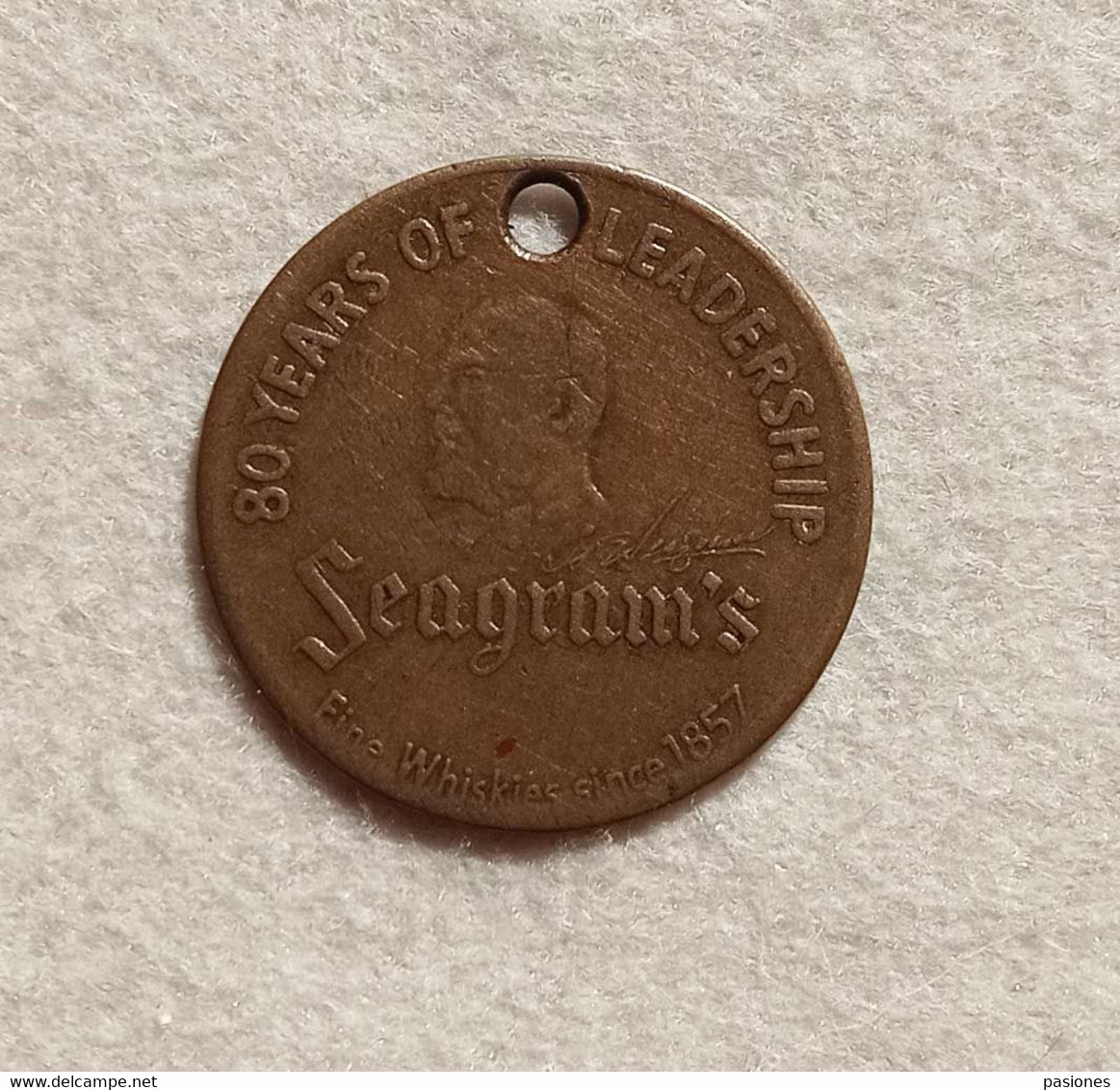 Medaglia 80 Years Of Leadership "Seagram's" Distilleria New York 1857 (R) - Firma's