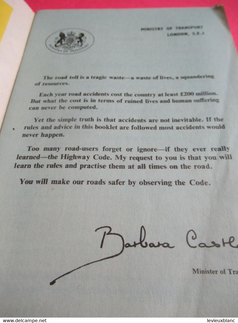 The Highway Code/ Including Motorway Rules/ Her Majesty's Stationery Office/Ministry Of Transport/ 1966            AC180 - Cars