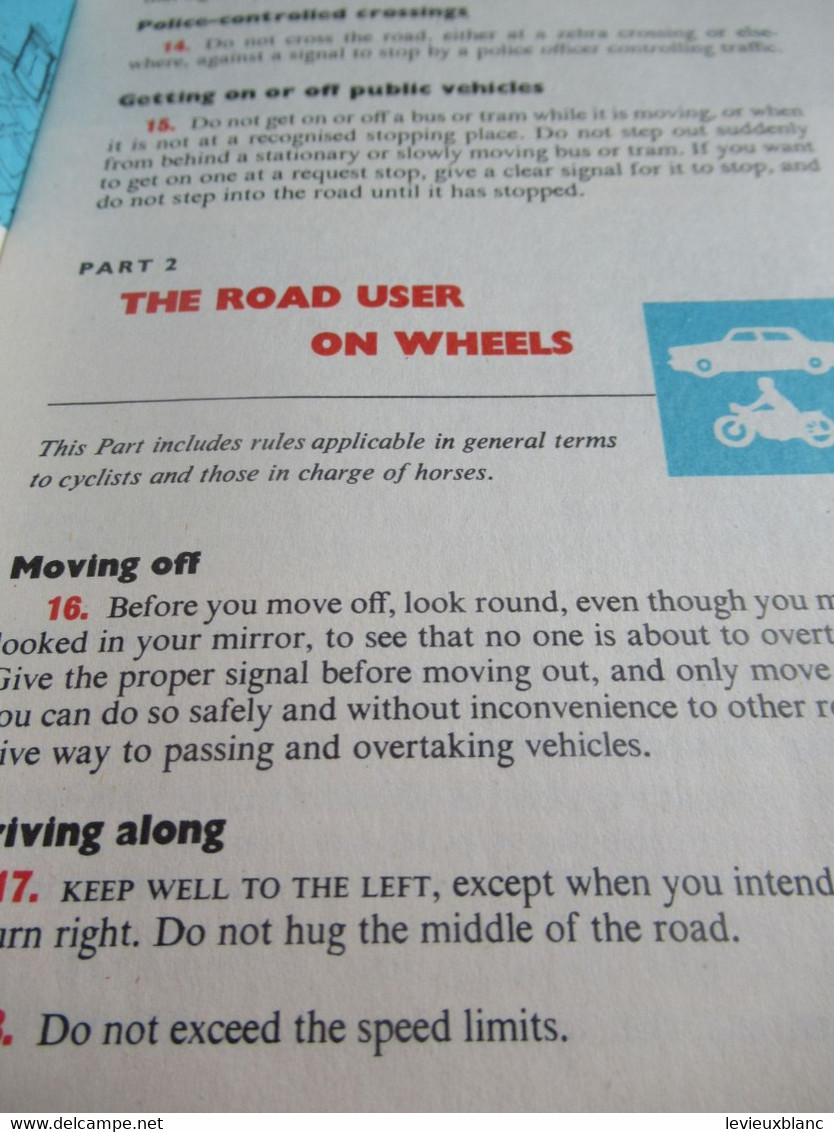 The Highway Code/ Including Motorway Rules/ Her Majesty's Stationery Office/Ministry Of Transport/ 1966            AC180 - KFZ