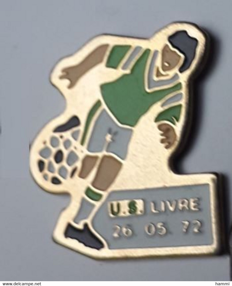 SP327 Pin's FOOT Football US Livré-la-Touche Mayenne Achat Immédiat - Football