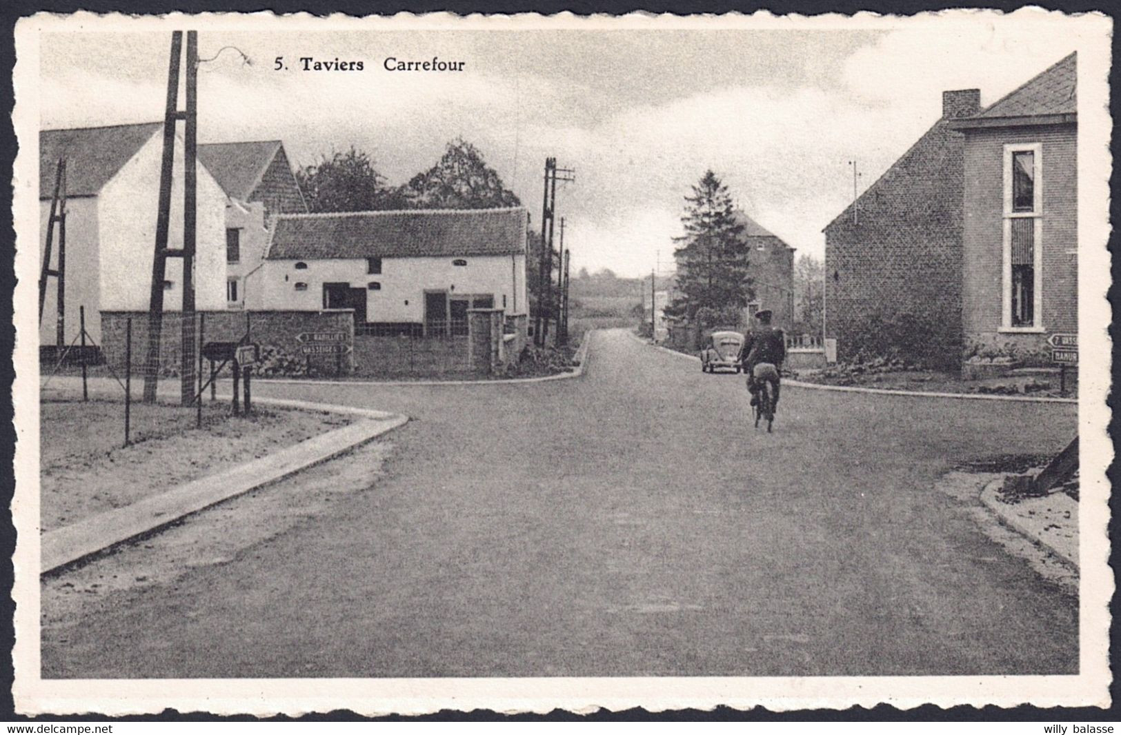 +++ CPA - TAVIERS - Carrefour  // - Eghezée