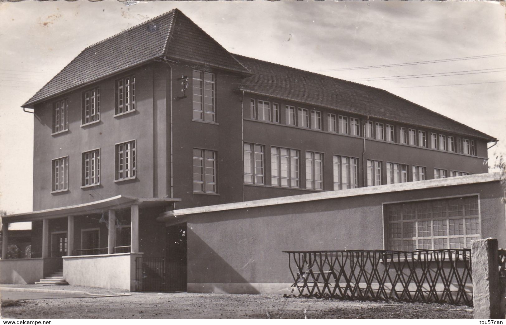 BOUZONVILLE - MOSELLE  (57) -  CPA GLACEE DE 1960...- NOUVELLE ECOLE... - Hagondange