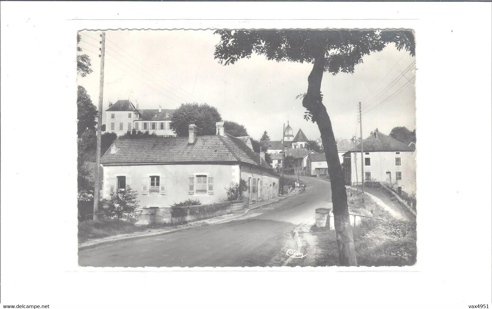 MONTBOZON  SON EGLISE A GAUCHE  LE CHATEAU        ***      A  SAISIR   **** - Montbozon