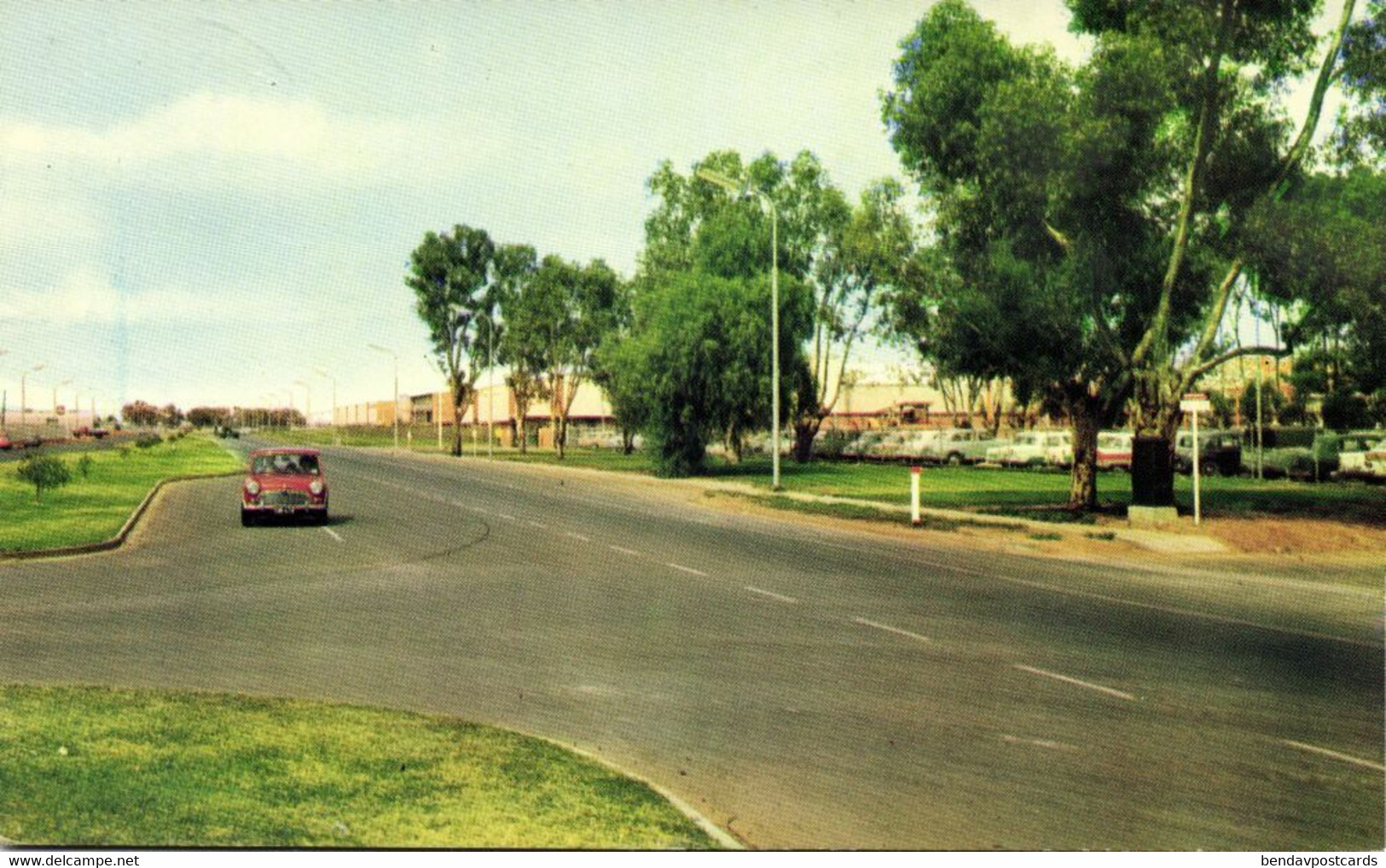 Australia, SA, ELIZABETH, Philip Highway, Car (1960s) Postcard - Altri & Non Classificati