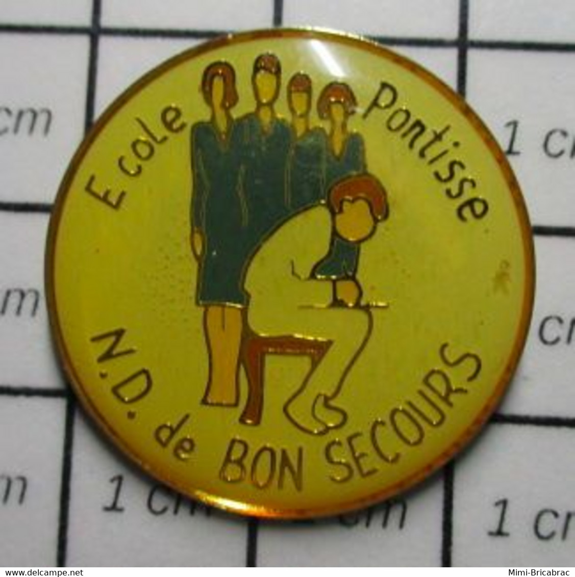 3119 Pin's Pins / Beau Et Rare / THEME : ADMINISTRATIONS / ECOLE PONTISSE ND DE BON SECOURS ça A Pas L'air De Rigoler - Football