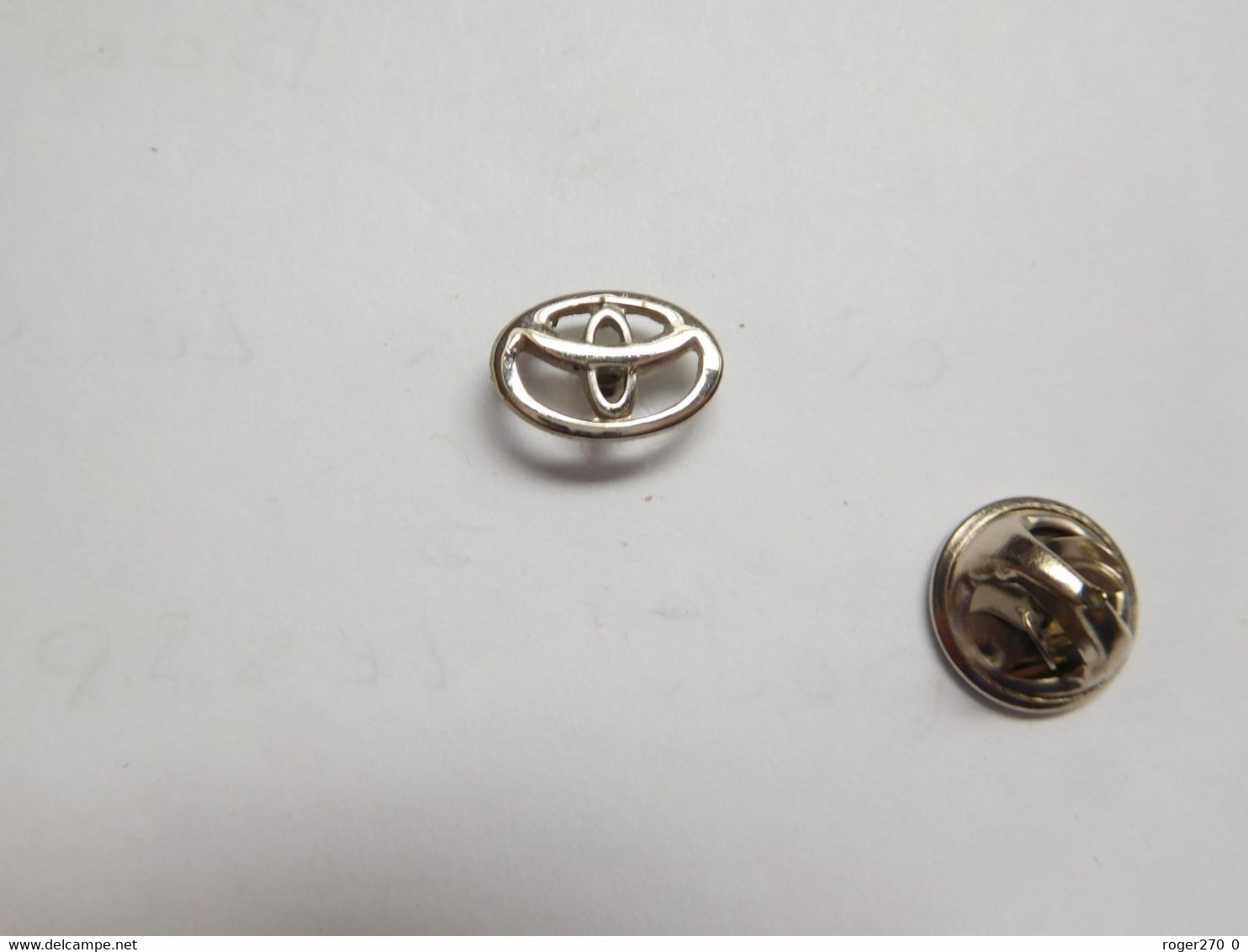 Beau Pin's , Auto Toyota , Logo Argent - Toyota