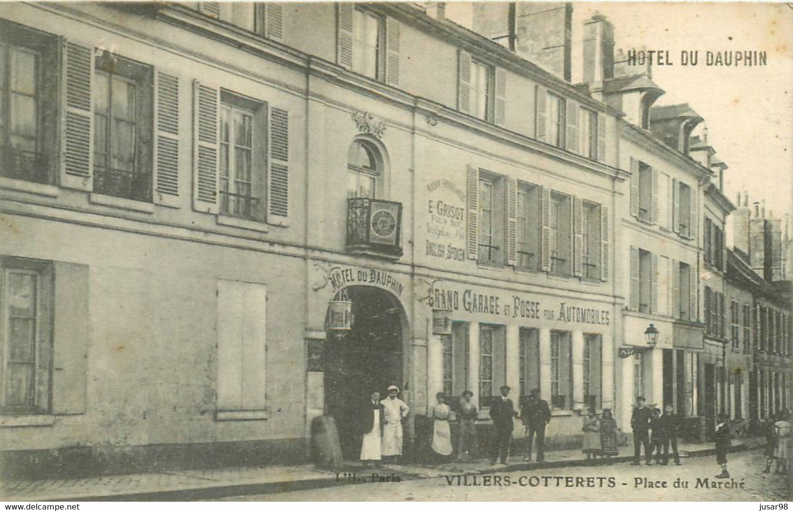 030722 AISNE 02 VILLERS COTTERETS Place Du Marche Hotel Du Dauphin Garage Automobiles Commerce Devanture Animee - Villers Cotterets